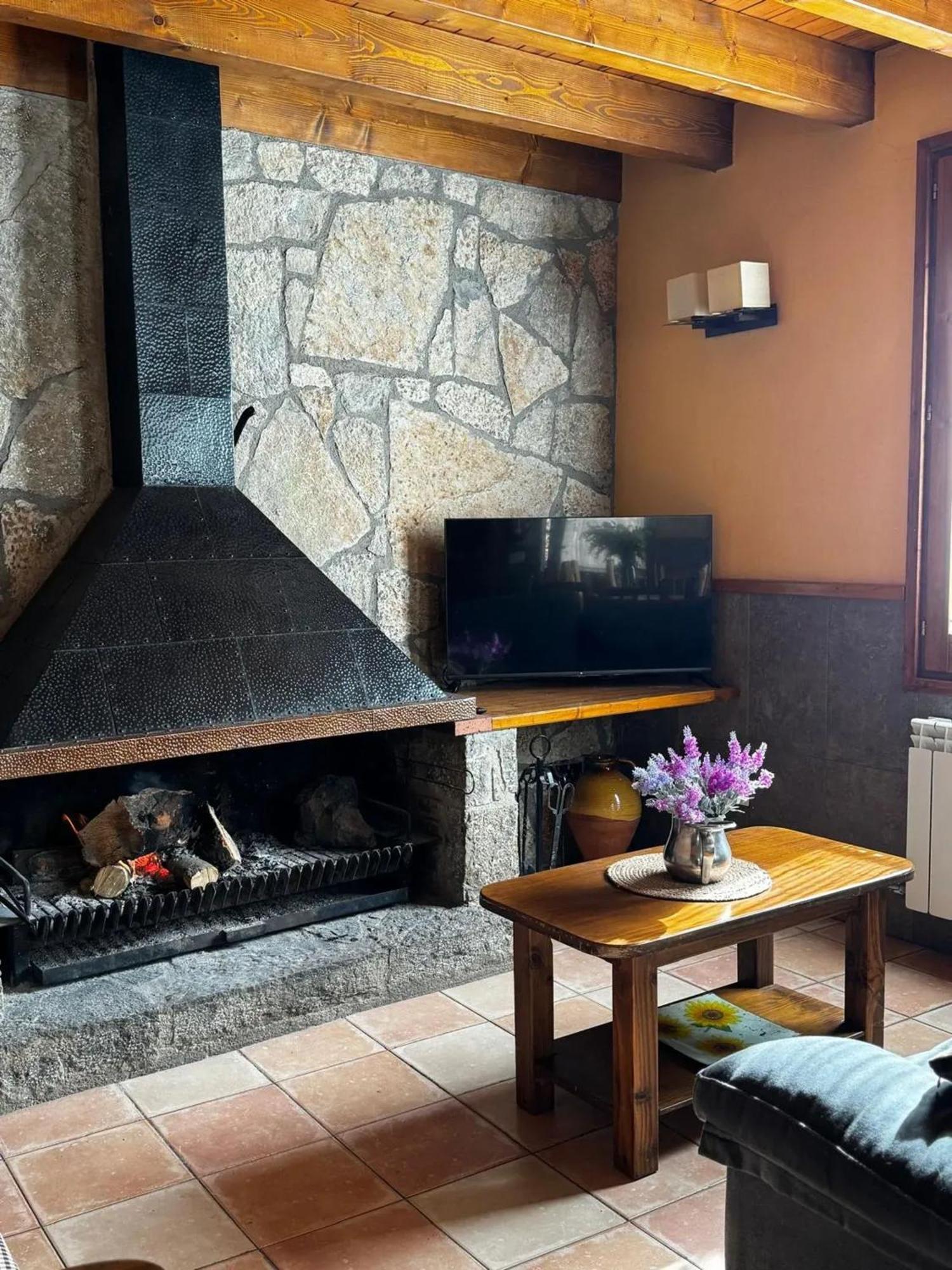 Spacious House In Ogassa With Terrace And Bbq Extérieur photo